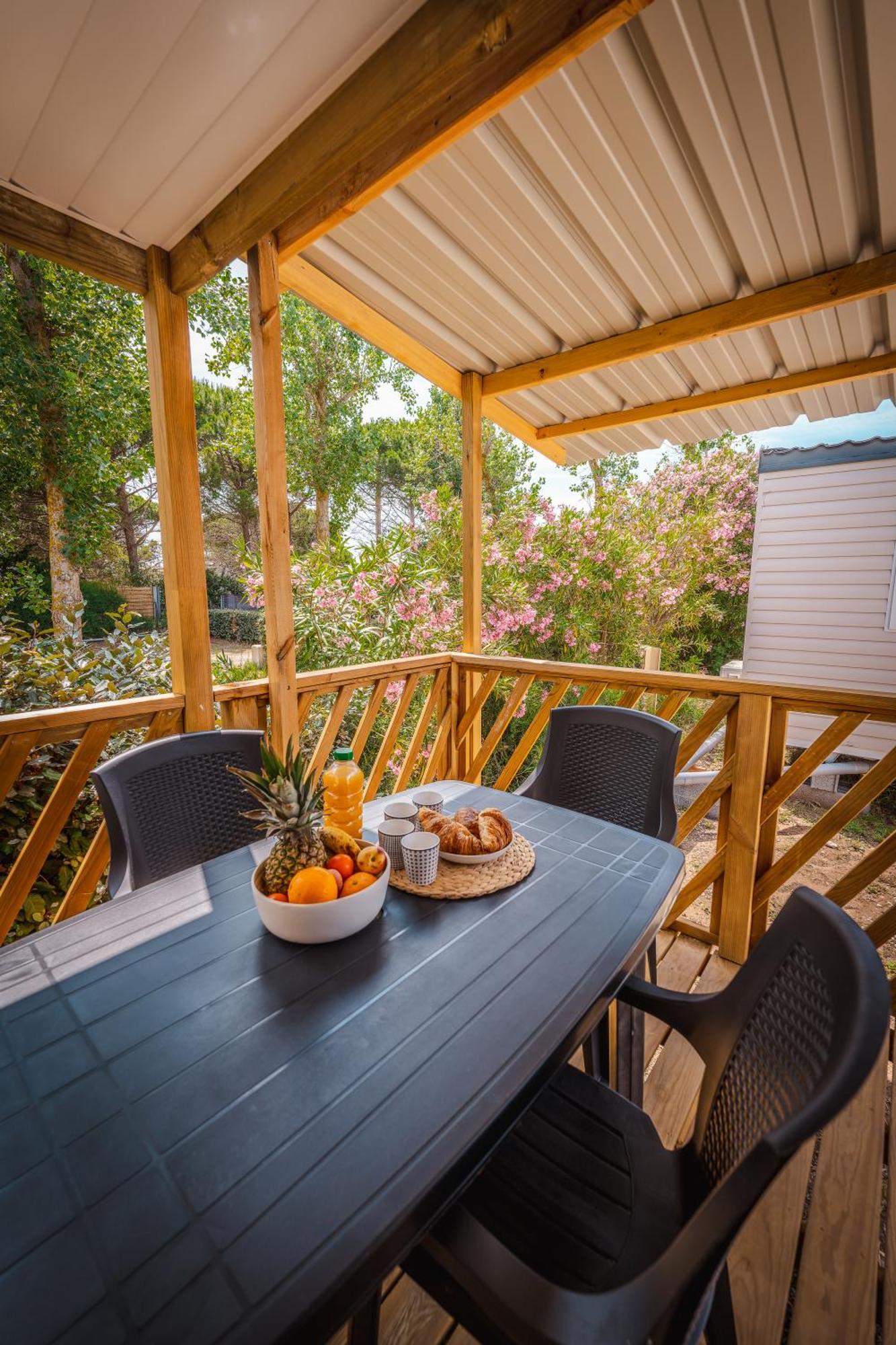 Camping Le Roucan West Виас Екстериор снимка