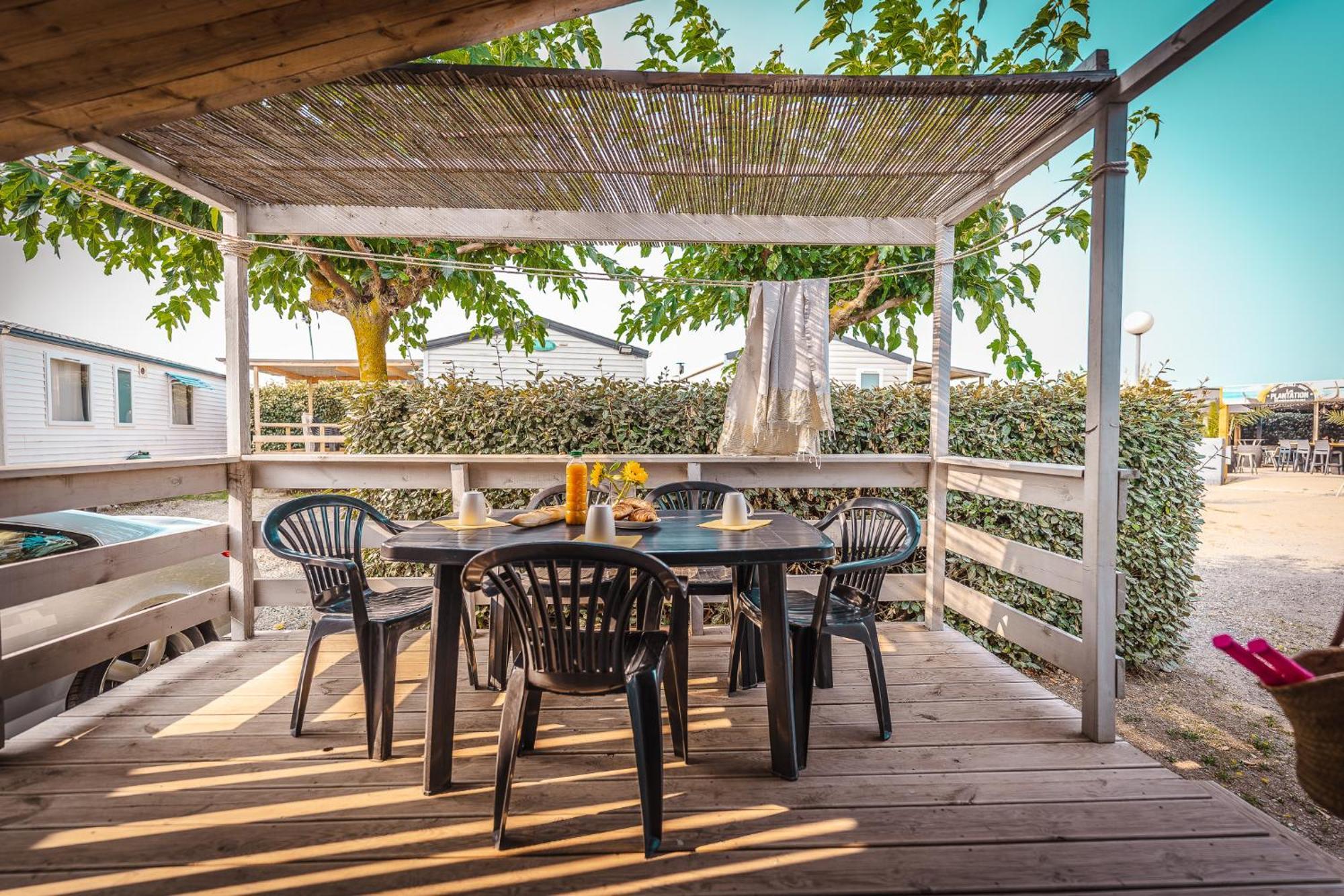 Camping Le Roucan West Виас Екстериор снимка