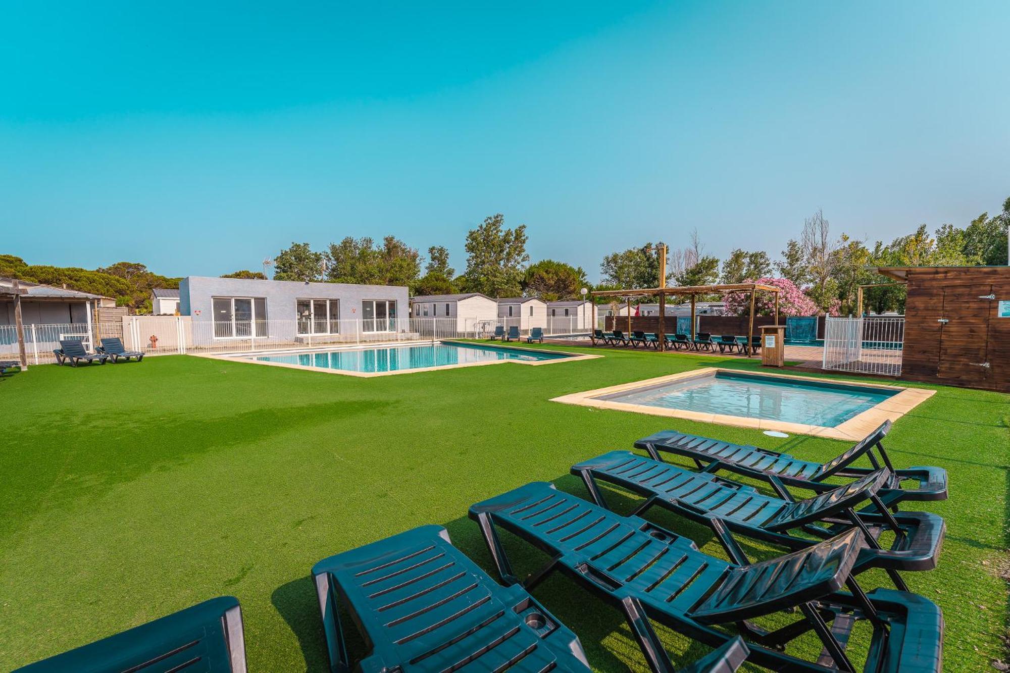 Camping Le Roucan West Виас Екстериор снимка
